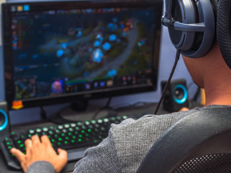 Focused online gamer